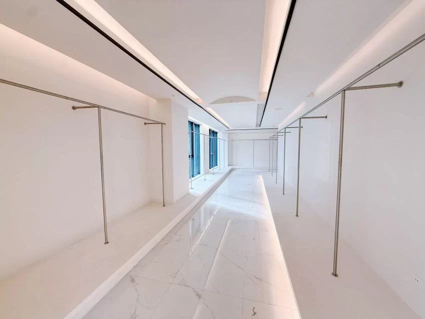 宁波和荣大厦婚纱工作室435平米装修，年租金224410元