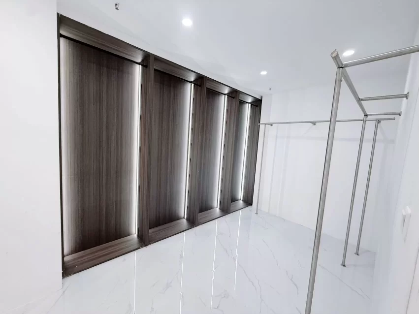 宁波和荣大厦婚纱工作室435平米装修，年租金224410元