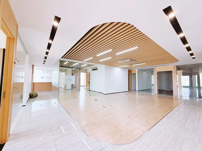 宁波鄞州区地铁口写字楼和荣大厦584方，单价1.67元