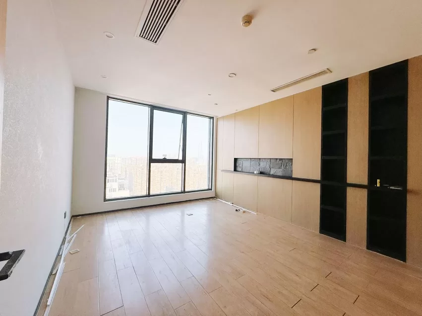 宁波鄞州区地铁口写字楼和荣大厦584方，单价1.67元