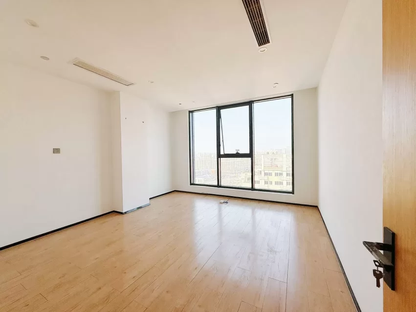 宁波鄞州区地铁口写字楼和荣大厦584方，单价1.67元