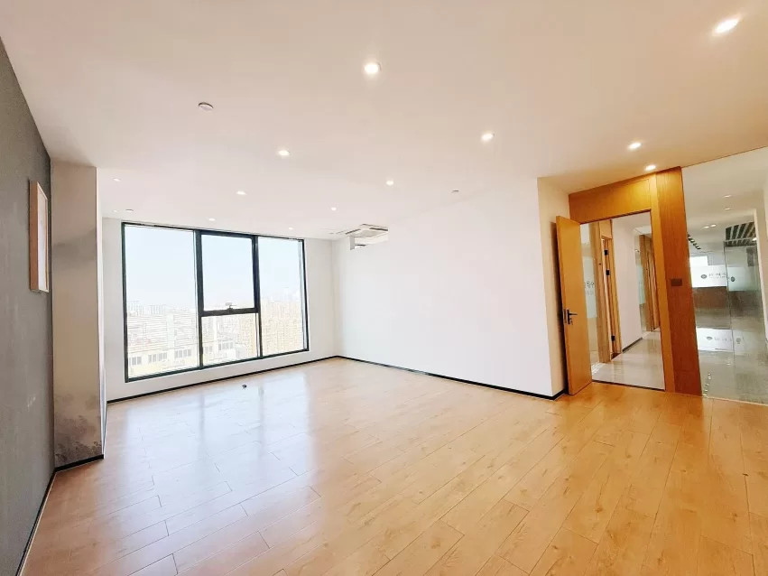 宁波鄞州区地铁口写字楼和荣大厦584方，单价1.67元