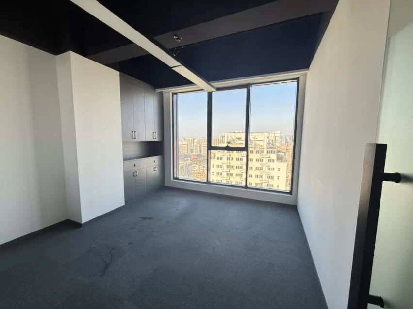 宁波和荣大厦面积404方，单价1.6，可拆掉，做好全新顶地大通间