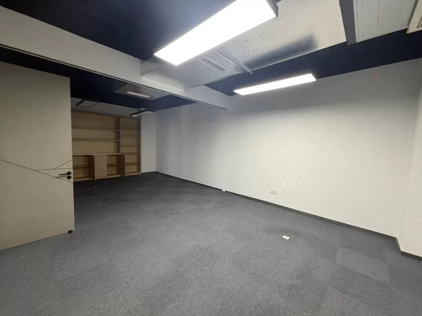 宁波和荣大厦面积404方，单价1.6，可拆掉，做好全新顶地大通间