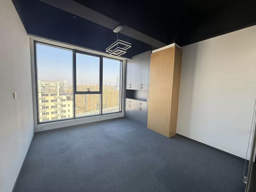 宁波和荣大厦面积404方，单价1.6，可拆掉，做好全新顶地大通间