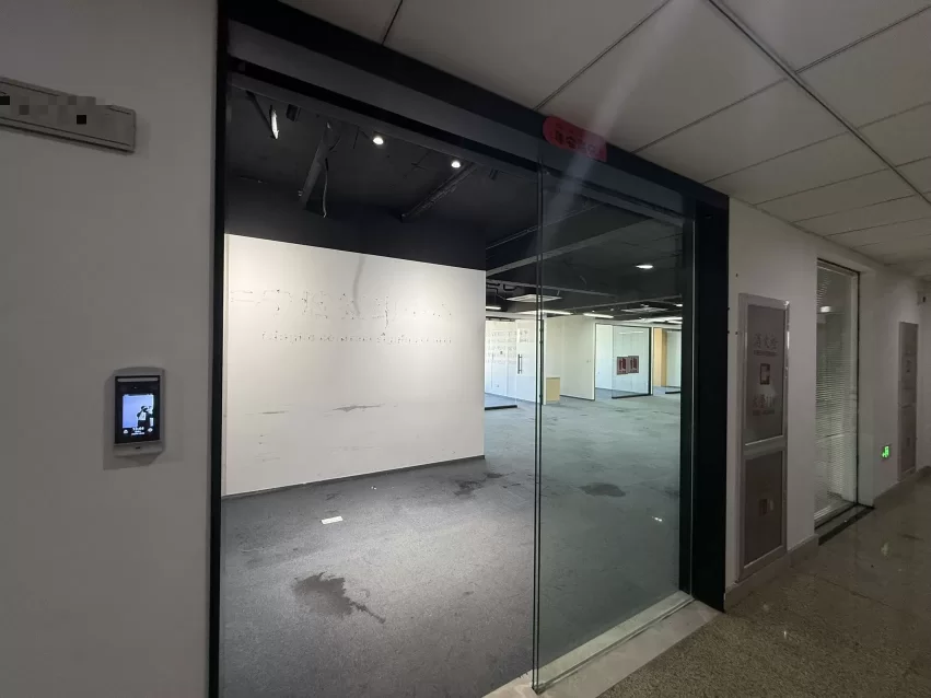 宁波和荣大厦面积404方，单价1.6，可拆掉，做好全新顶地大通间