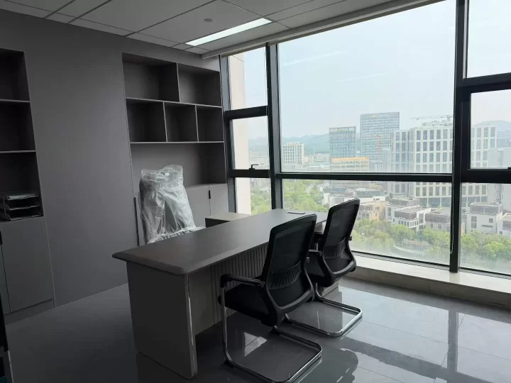 宁波欣捷大厦4号线金山站108平，3888元，湖景带家具出租