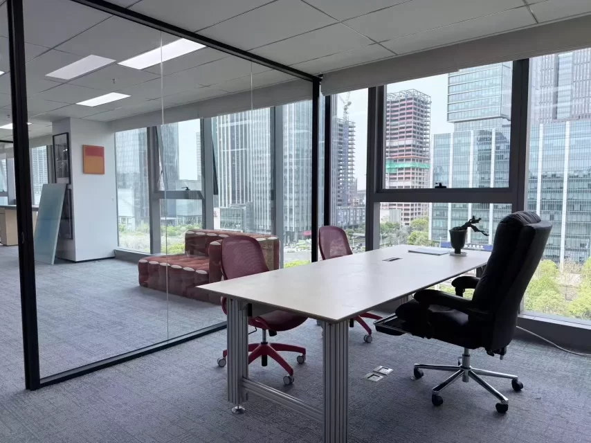 东部新城恒创国际 327㎡ 精装办公室 一线西面河景，视野绝绝子