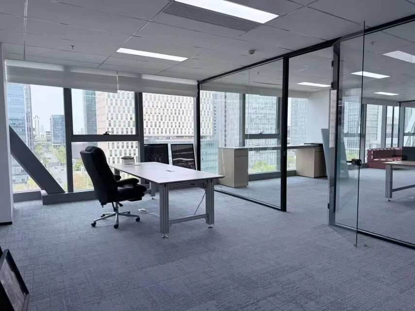 东部新城恒创国际 327㎡ 精装办公室 一线西面河景，视野绝绝子