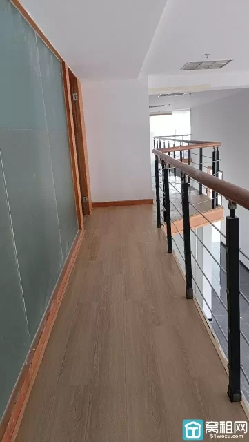 宁波东海曙光新装400平x2  挑高5.2米朝东南 大小10个隔间 独立空调