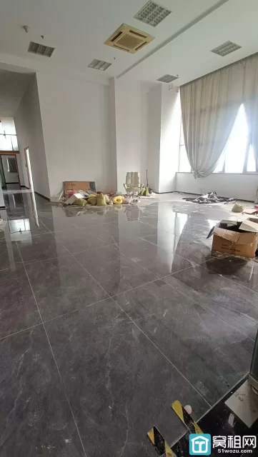 宁波东海曙光新装400平x2  挑高5.2米朝东南 大小10个隔间 独立空调