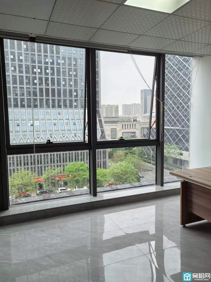 宁波鄞州区恒业大厦160平米，朝南，两个隔间可配家具，全新装修