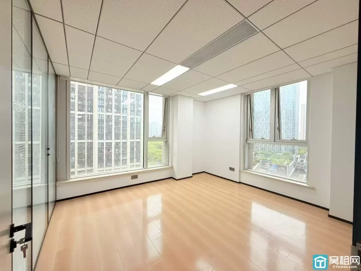宁波前程国际大厦出租180平双面采光，目前两个隔间，可增加隔间
