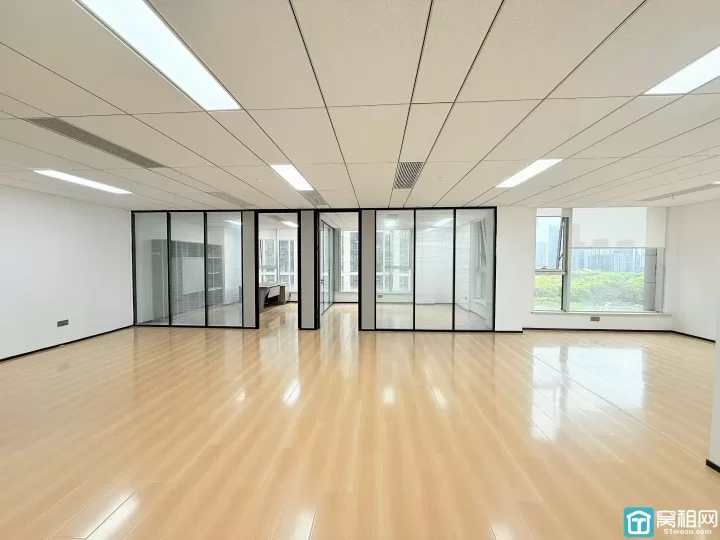 宁波前程国际大厦出租180平双面采光，目前两个隔间，可增加隔间