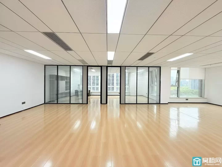 宁波前程国际大厦出租180平双面采光，目前两个隔间，可增加隔间