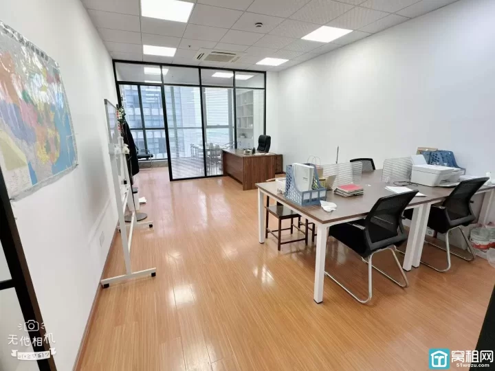 江北地铁口盛悦大厦68平方，精装修，朝南，电梯口位置，一个隔间，带家具，随时看房