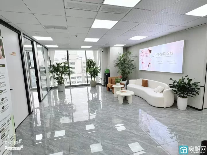 海曙天一广场银亿环球中心345平方.精装.西南北.三面采光.带10个隔间出租