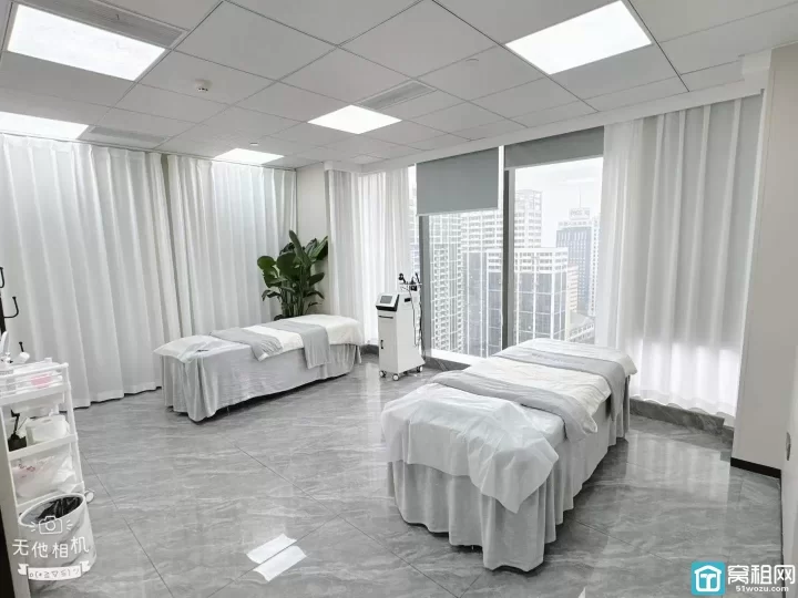 海曙天一广场银亿环球中心345平方.精装.西南北.三面采光.带10个隔间出租