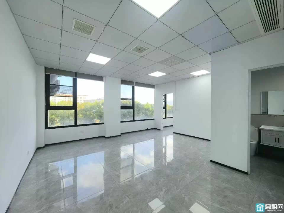 潘火5号线地铁口中创科技园300平米精装修办公室出租9500元/月