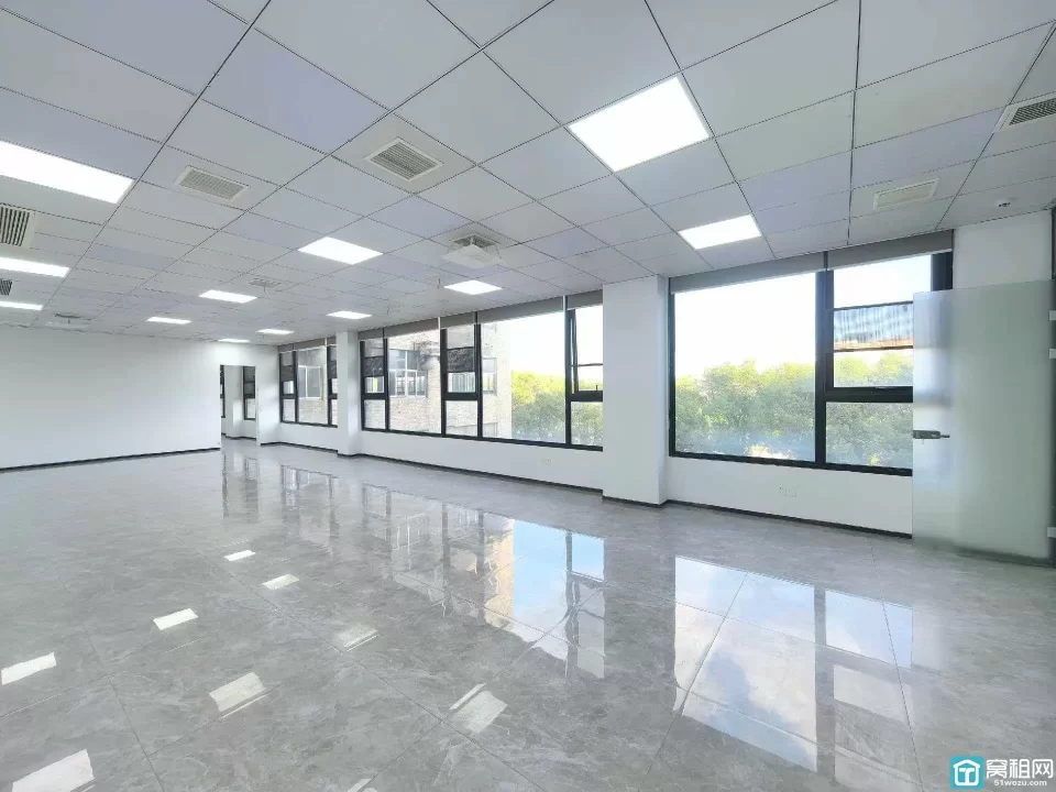 潘火5号线地铁口中创科技园300平米精装修办公室出租9500元/月