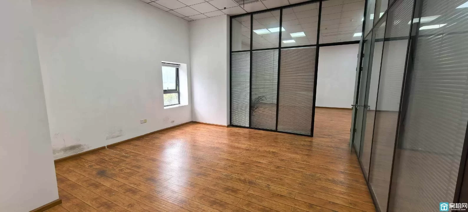 宁波东部新城新府银座1号楼西南朝向写字楼 160平 特价出租