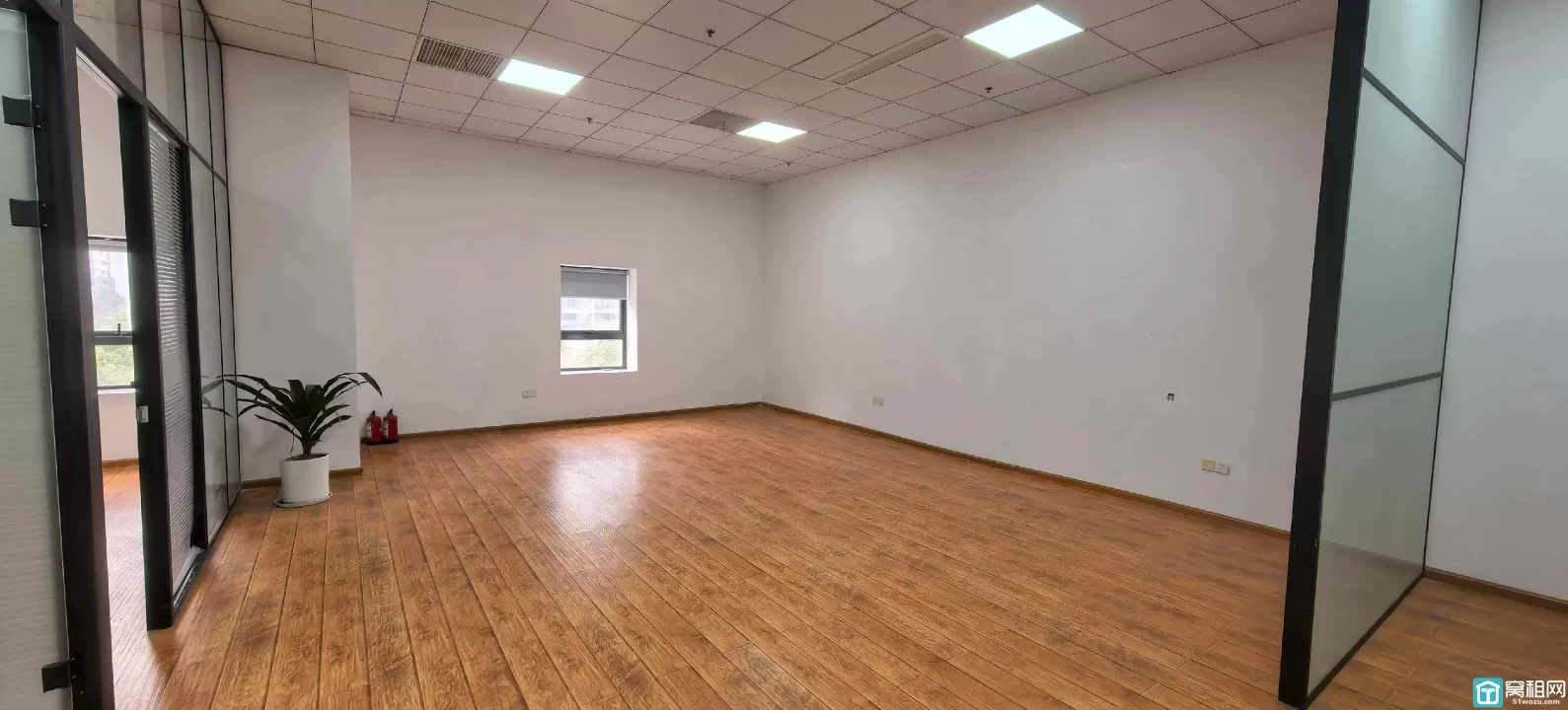 宁波东部新城新府银座1号楼西南朝向写字楼 160平 特价出租