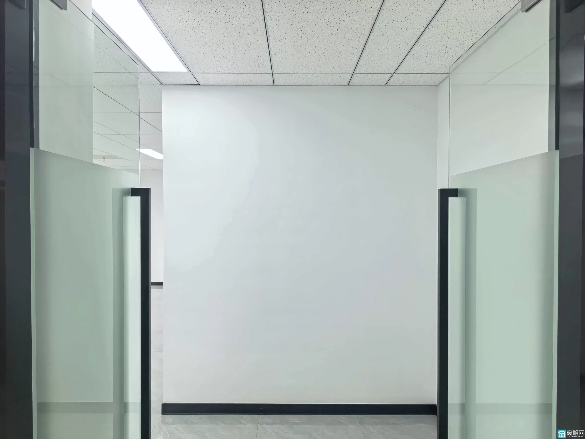 宁波镇海区萌恒大厦北楼面积112平 朝西办公室出租可定制隔间