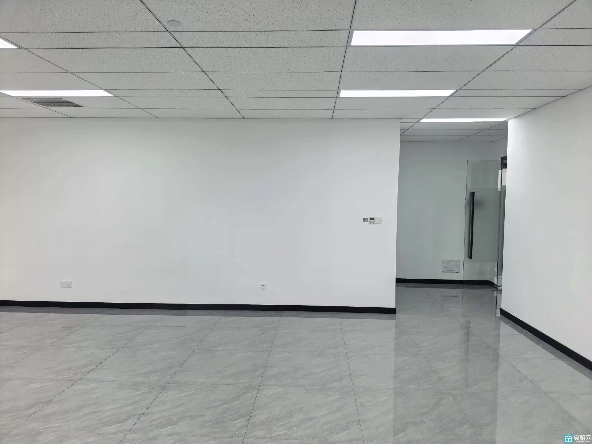 宁波镇海区萌恒大厦北楼面积112平 朝西办公室出租可定制隔间