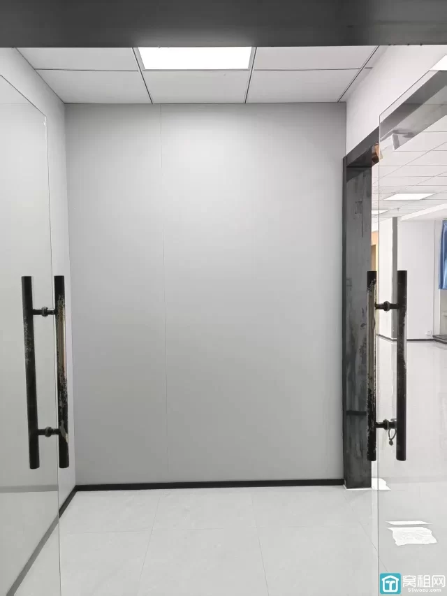 宁波海曙区白云街道丽园尚都A座写字楼168平，朝南落地窗采光 6500元/月