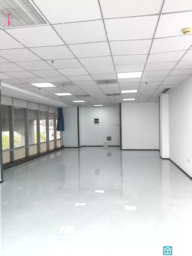 宁波海曙区白云街道丽园尚都A座写字楼168平，朝南落地窗采光 6500元/月