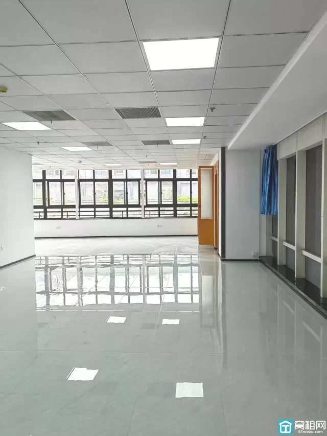 宁波海曙区白云街道丽园尚都A座写字楼168平，朝南落地窗采光 6500元/月