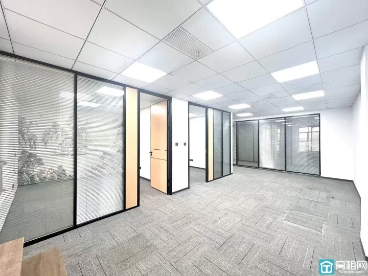 宁波海曙区机场路高架附近富港电商城精装134平，精装修两隔间，独立空调，阳台已包