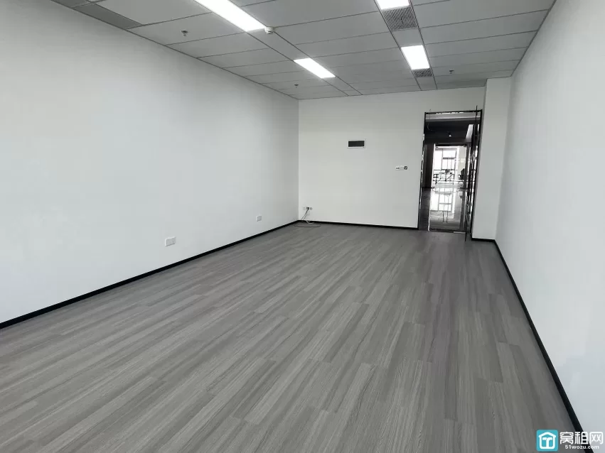 镇海甬江科创协同创新中心 70平朝北 单价1.25