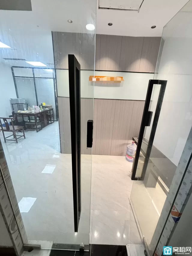 宁波和义大道对面平安大厦面积70平米办公室招租月租金3000元