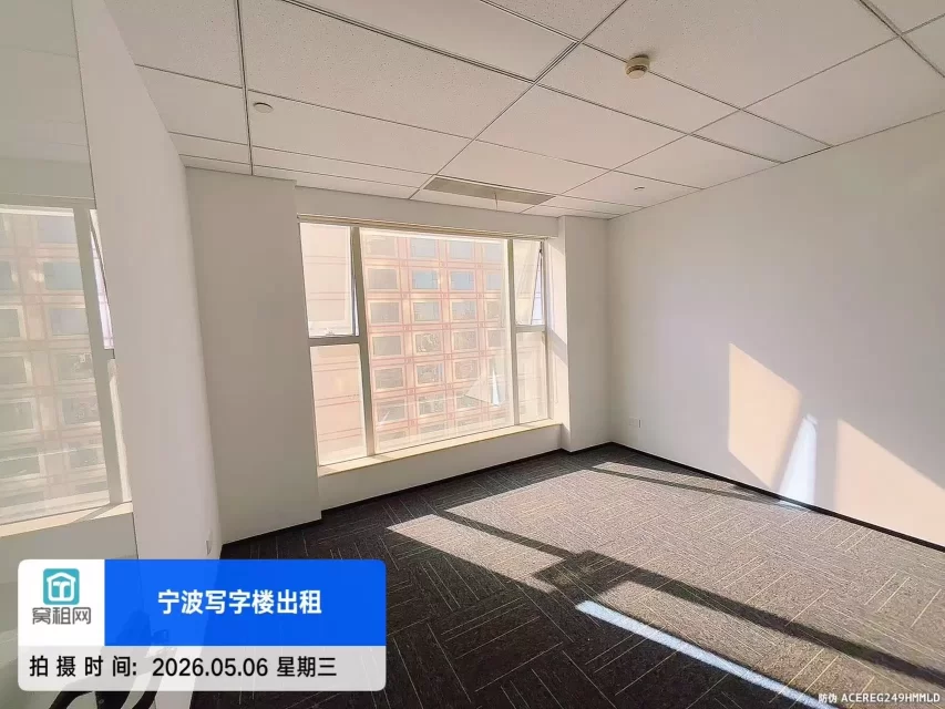 鄞州区地铁1号线舟孟北路站波特曼62平 一个隔间3500元一个月