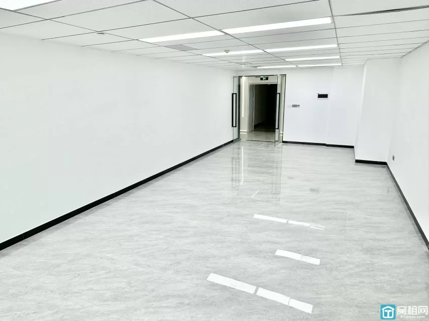 宁波南苑环球酒店办公楼88平米朝北办公室出租5800元/月精装修