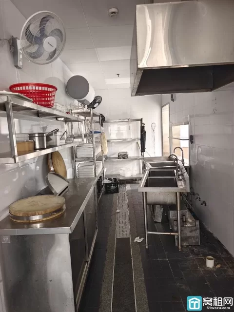 镇海萌恒大厦商铺出租322平沿街商铺，单价2.6元，有天然气可做餐饮