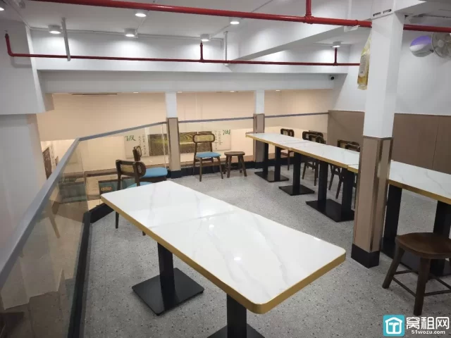 镇海萌恒大厦商铺出租322平沿街商铺，单价2.6元，有天然气可做餐饮