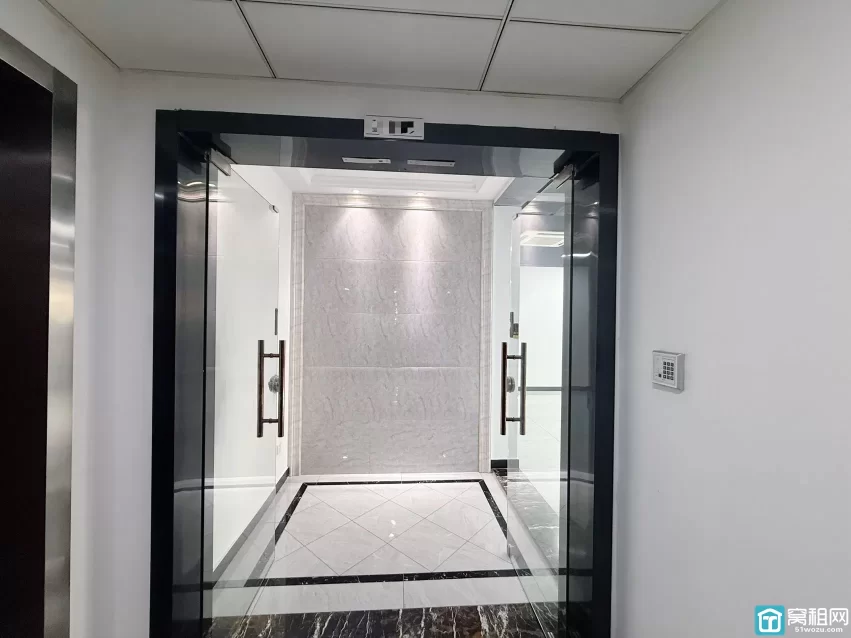 宁波鄞州区写字楼和荣大厦234方，单价1.48元/平米/天出租