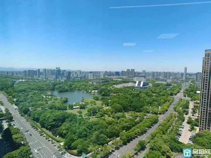 鄞州公园红巨大厦135平双隔间，朝鄞州公园全落地窗转租 6000元/月