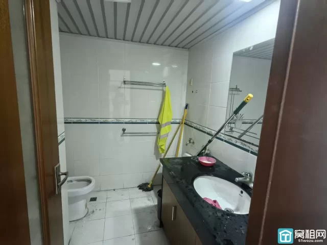 宁波1号线江厦桥东地铁口东海曙光大厦出租 面积120×2，独立空调，独立卫生间月租金5200元