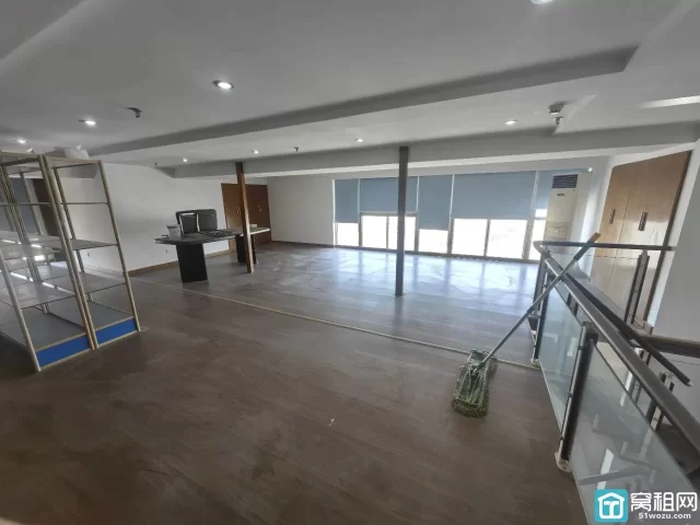 宁波1号线江厦桥东地铁口东海曙光大厦出租 面积120×2，独立空调，独立卫生间月租金5200元
