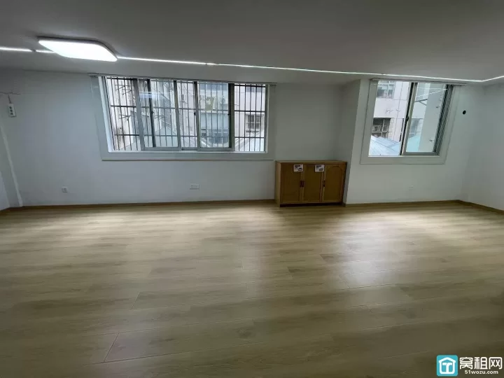 宁波天一广场|世贸中心|61+61平办公室招租,复式loft,带独立卫生间(图3) 宁波天一广场|世贸中心|61+61平办公室招租,复式loft,带独立卫生间(图3)