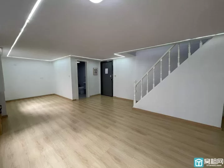 宁波天一广场|世贸中心|61+61平办公室招租,复式loft,带独立卫生间(图5) 宁波天一广场|世贸中心|61+61平办公室招租,复式loft,带独立卫生间(图5)