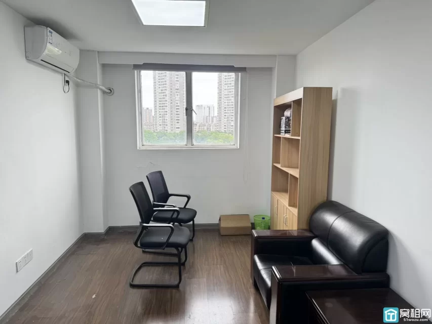 宁波海曙区新景江大厦出租38平带家具办公室，可看江景，可注册可