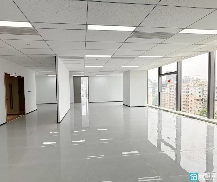 宁波鄞州区新世界·宁云中心建筑面积：333.41平租金：2.2元/平/天 朝向：东南办公室出租