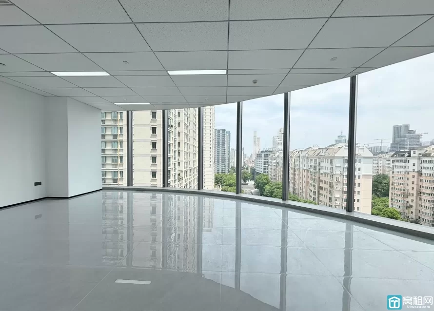 宁波鄞州区新世界·宁云中心建筑面积：333.41平租金：2.2元/平/天 朝向：东南办公室出租