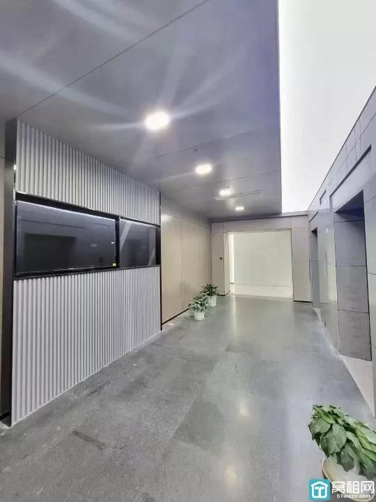 宁波万里学院附近新洲银座出租138平方精装修2个隔间带家具