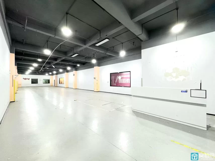 万达旁地铁口附近联安环球中心大厦面积633平大通间单价1.25元出租(图3) 万达旁地铁口附近联安环球中心大厦面积633平大通间单价1.25元出租(图3)