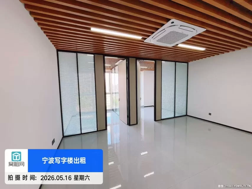 宁波恒茂大厦75平米精装修朝向办公室3500元落地窗出租